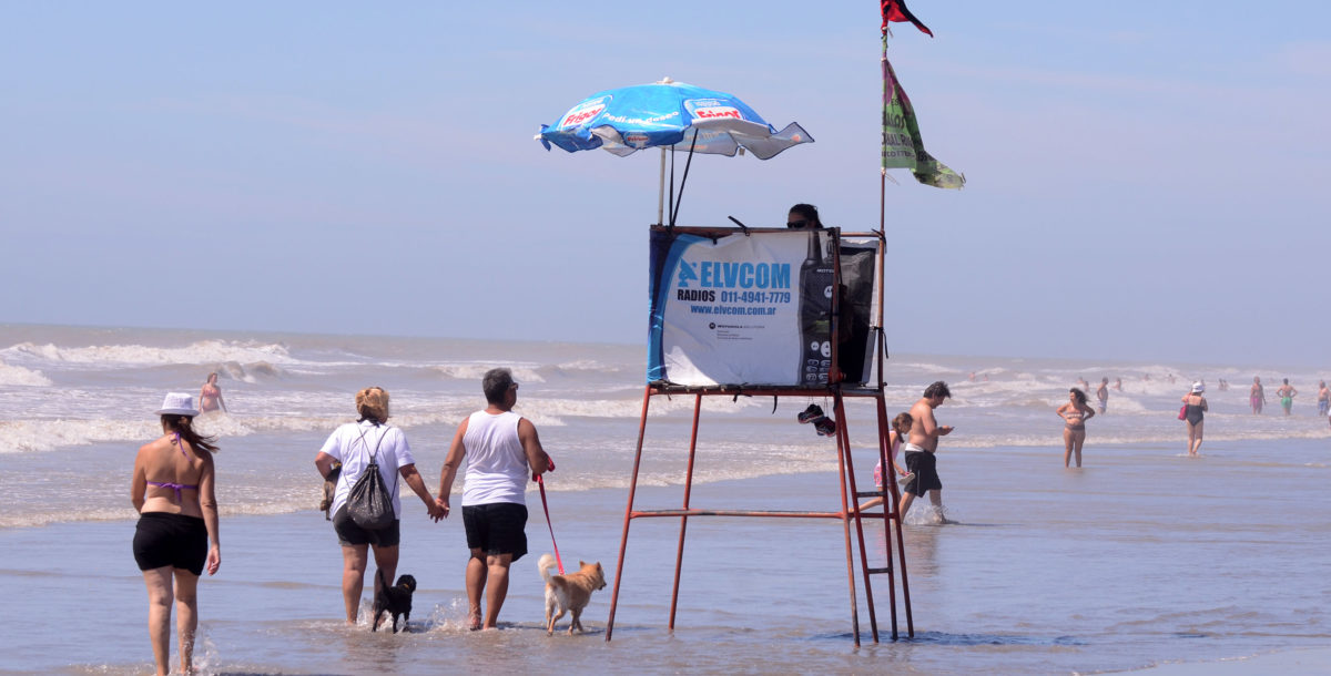 Dos jóvenes murieron en Mar de Ajó tras un accidente en moto en la playa