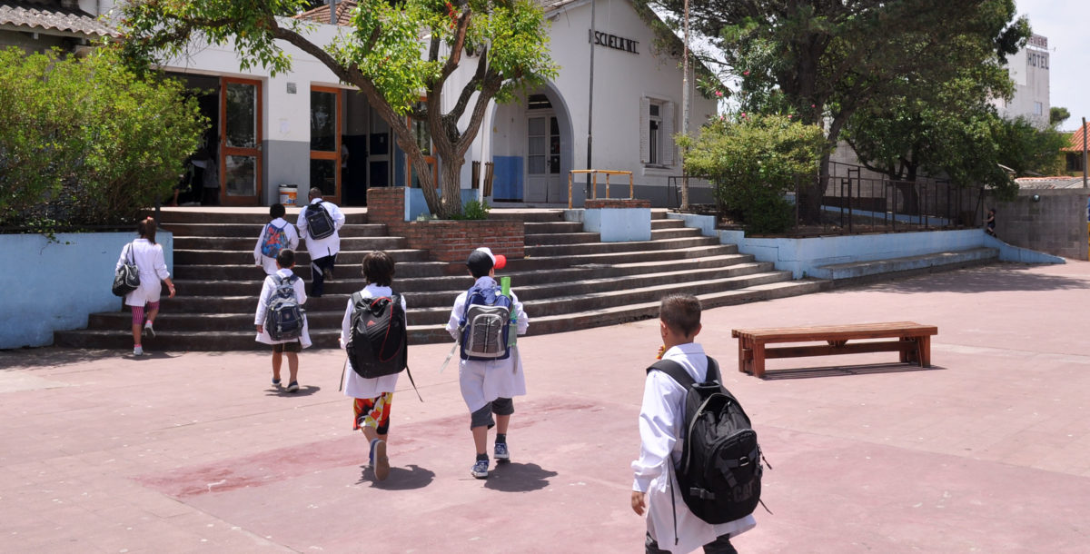 Docentes bonaerenses acuerdan una suba salarial que llegará al 16,6% en junio