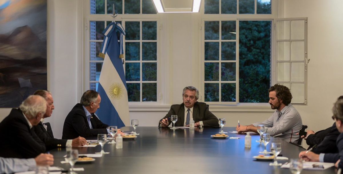 Con la UIA, la CGT y la CAC, el gobierno busca una salida al aislamiento