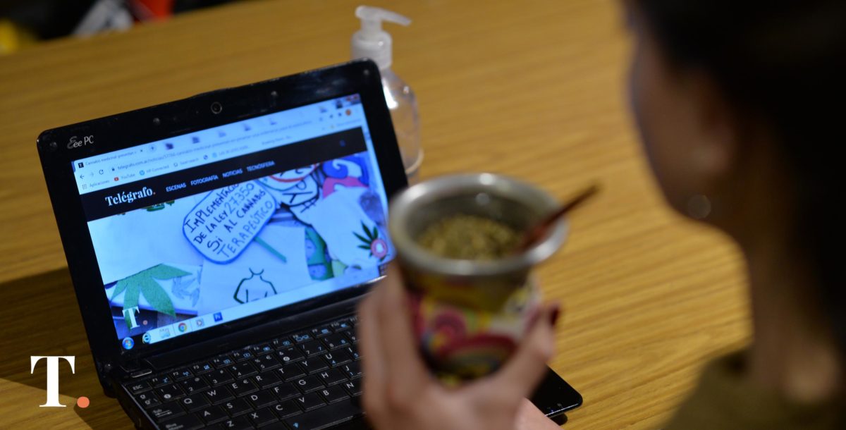Entregan computadoras en Dolores a alumnos de educación agraria y especial