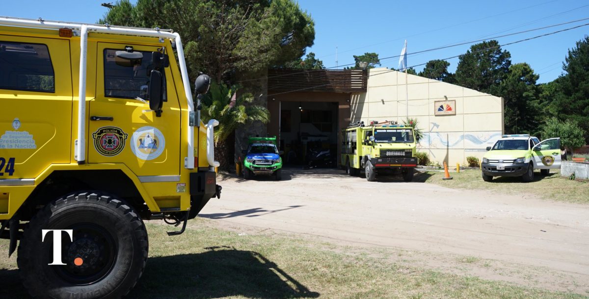 Los Alerces: bomberos de La Costa y Pinamar combaten el incendio forestal