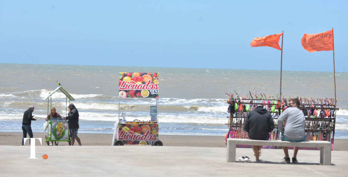 Las emprendedoras textiles de La Costa venden sus prendas en las playas