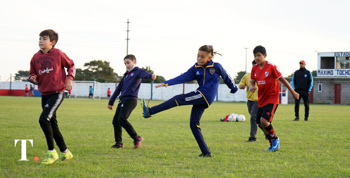Escuelas y clubes de Mar Chiquita recibieron materiales deportivos
