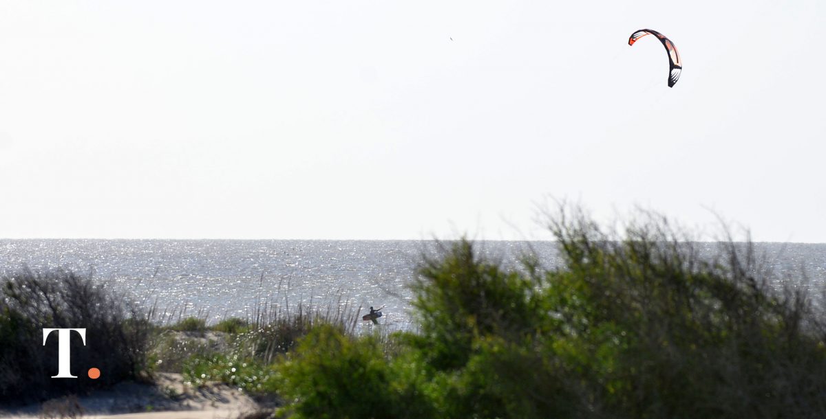 Amplían la búsqueda de la kitesurfista desde Punta Rasa hasta el Río de la Plata