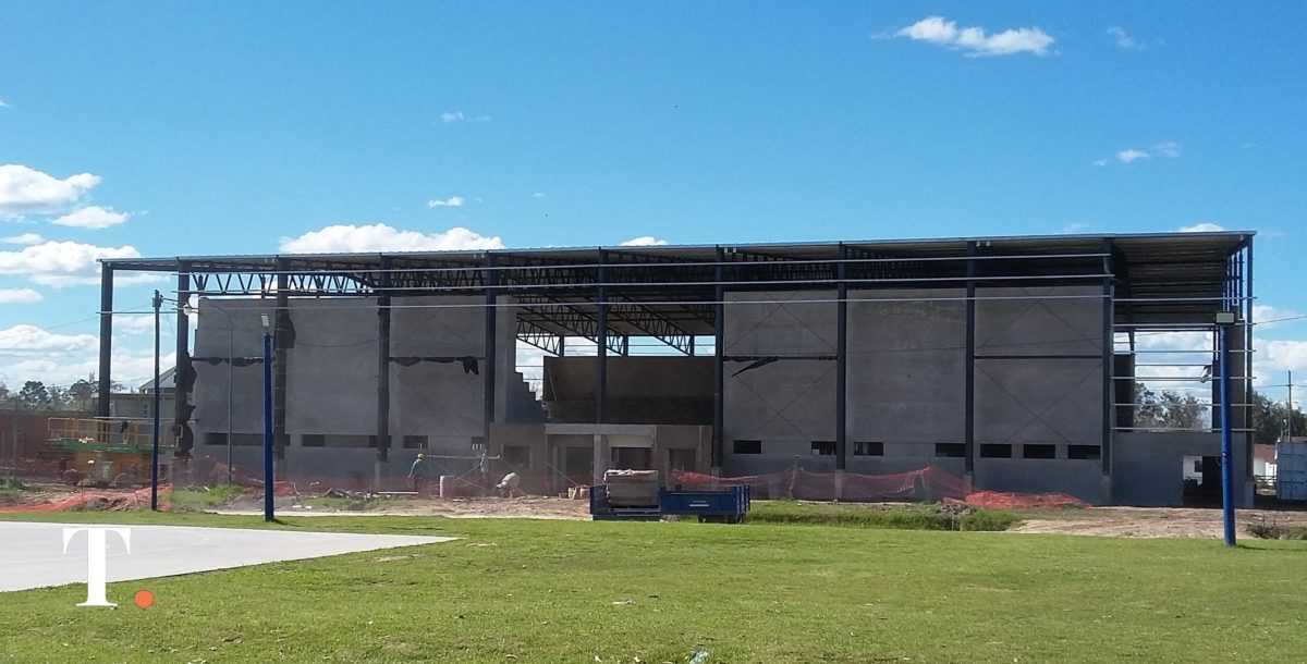 Con el objetivo de inaugurarlo en febrero, avanza la obra del polideportivo en Santa Clara del Mar