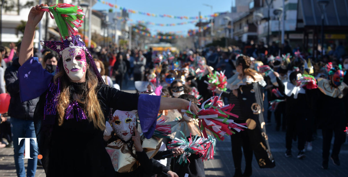 Carnaval veneciano, cocineros y tarantela: así desfiló Italia