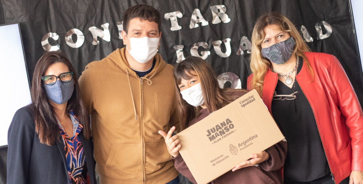 Entregan netbooks del plan ‘Conectar Igualdad’ a estudiantes de Mar de Ajó