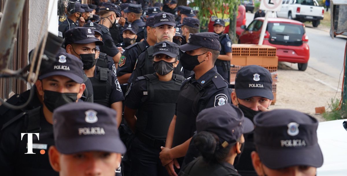 Otorgan dos aumentos salariales a los policías bonaerenses