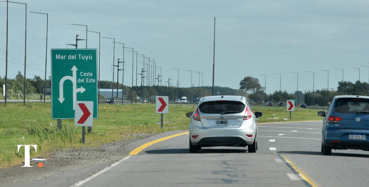 Fin de semana largo: miles de autos en rutas 2 y 11 rumbo a la costa bonaerense