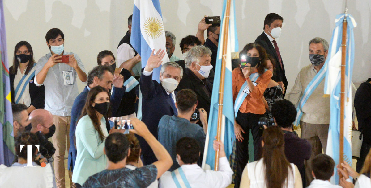 Alberto Fernández inauguró el polideportivo de Santa Clara del Mar: “Esto no termina acá”