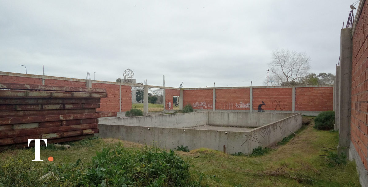 Se firmó el convenio para iniciar la obra del natatorio en Santa Clara del Mar