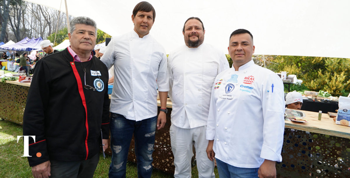 Momento de competencia dulce en el concurso ‘Sabores del Tuyú’