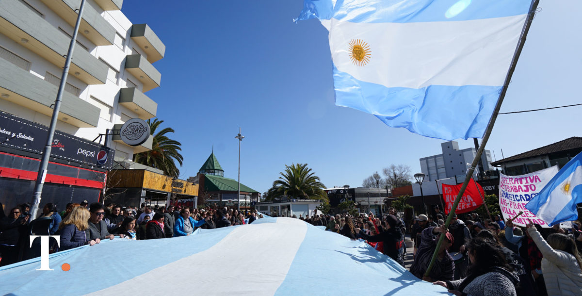 En Villa Gesell también condenaron el ataque a Cristina Fernández