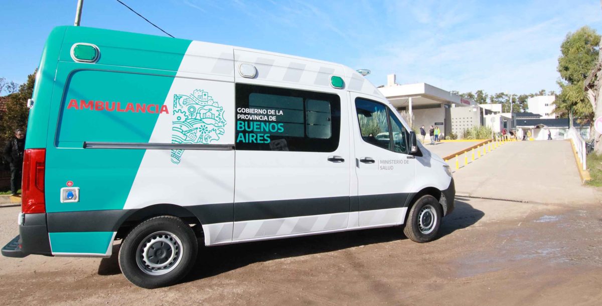 El gobierno bonaerense entregó una ambulancia de alta complejidad en Pinamar