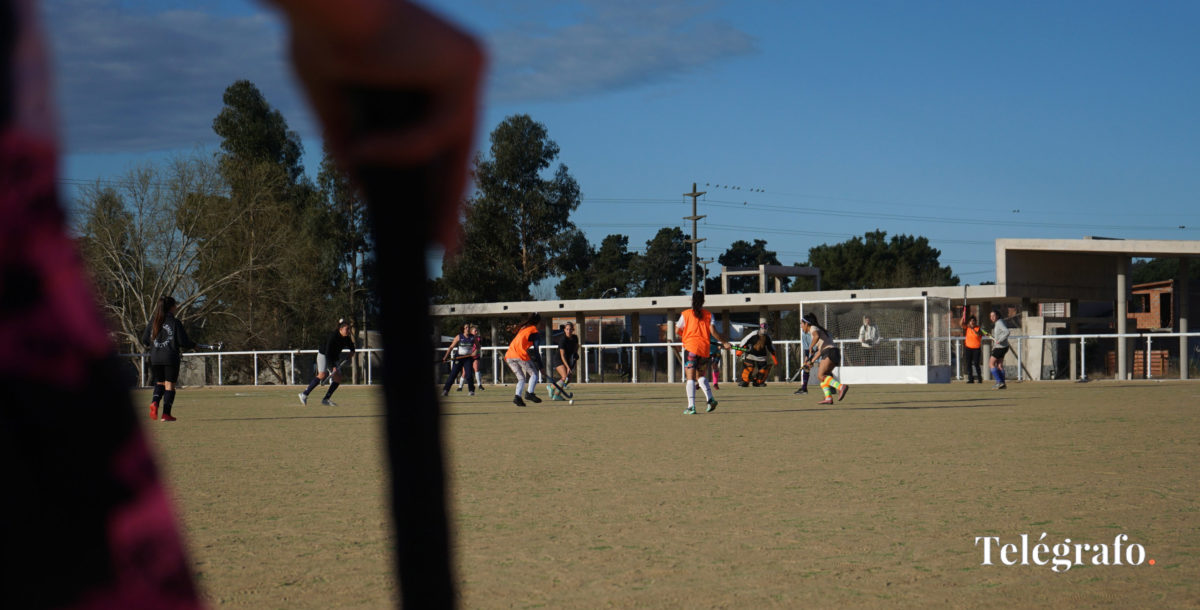 La obra en la cancha de hockey en Villa Gesell tiene un 80% de avance