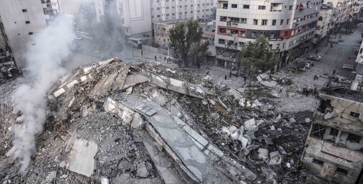 Israel impone un bloqueo total de Gaza y Hamás amenaza con ejecutar rehenes