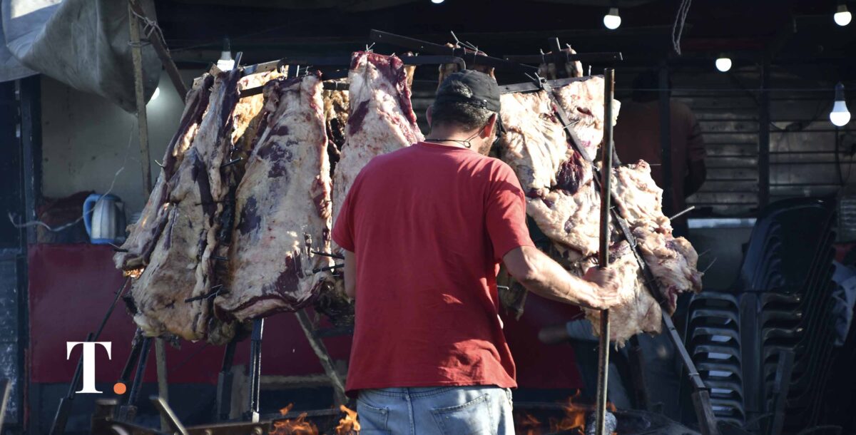 Sabores de la patria: reconocen a chef de La Costa por su asado a la estaca