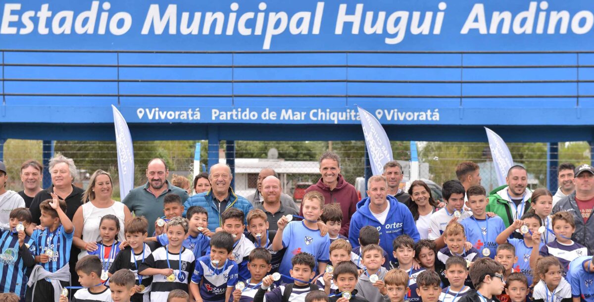 Junto a Katopodis se inauguró la tribuna del estadio de Vivoratá