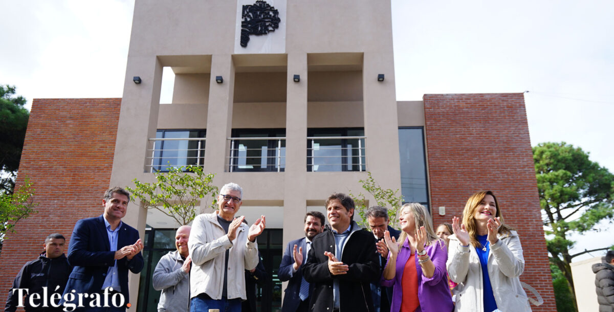 Kicillof inauguró la ‘Casa de la Provincia’ en Villa Gesell y entregó escrituras