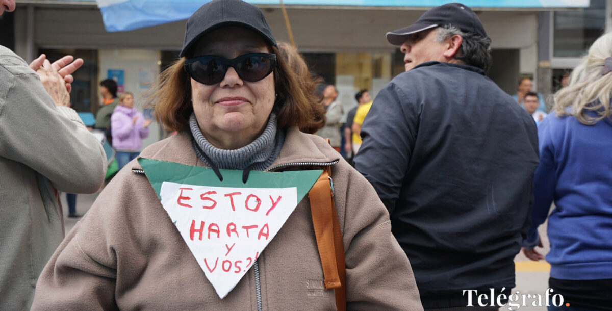 Adorni evita dar explicaciones y crecen las sospechas por sus bienes y viajes