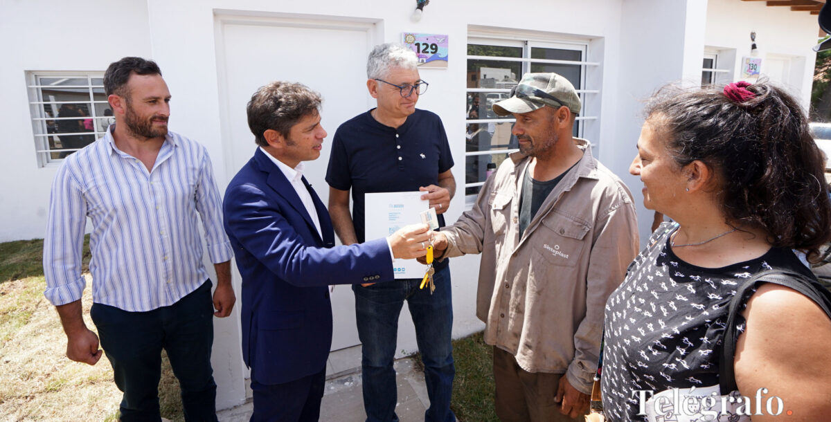 Hábitat bonaerense: Kicillof finalizará 16.000 viviendas que abandonó Milei