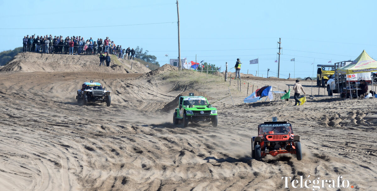 Vehículos safari y areneros compiten en Villa Gesell en una fecha de coronación