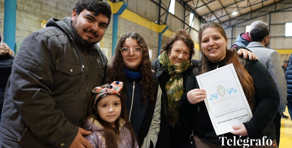 Entregan nuevas viviendas a familias de Villa Gesell y más escrituras gratuitas