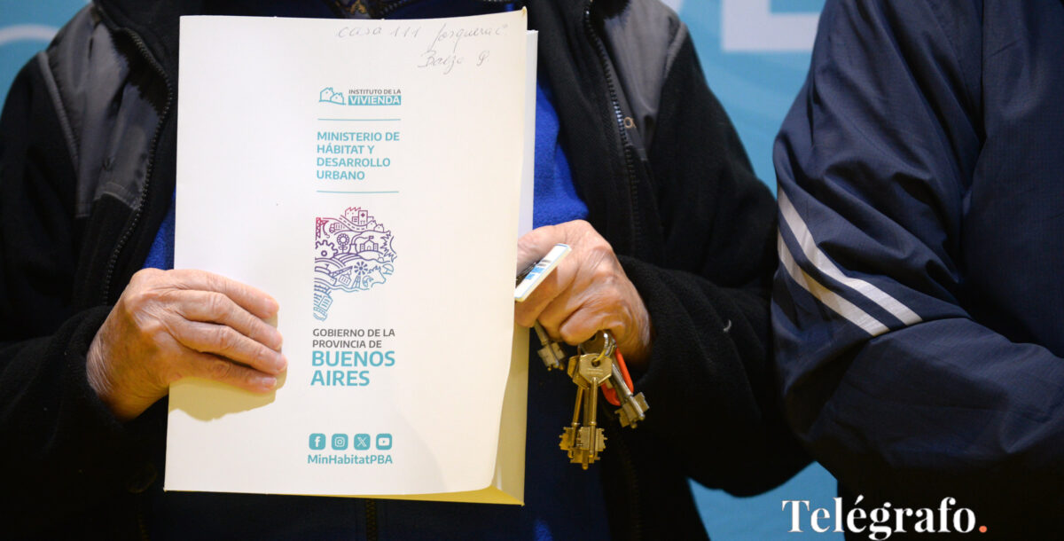 El intendente García entregó 48 casas en Dolores junto al gobierno bonaerense