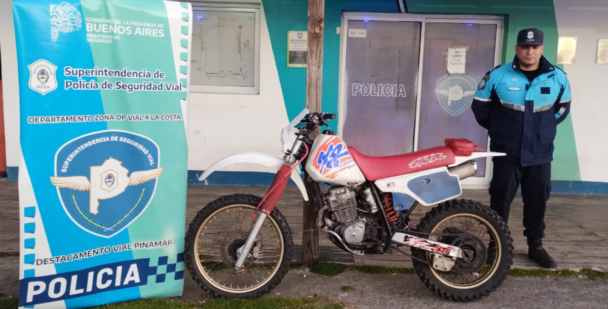 Manejaba por ruta 11 a bordo de una moto robada hace 25 años
