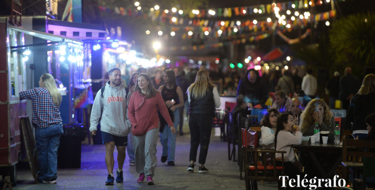 Más turistas, menos gasto: cayó 16,2% el consumo en el fin de semana largo