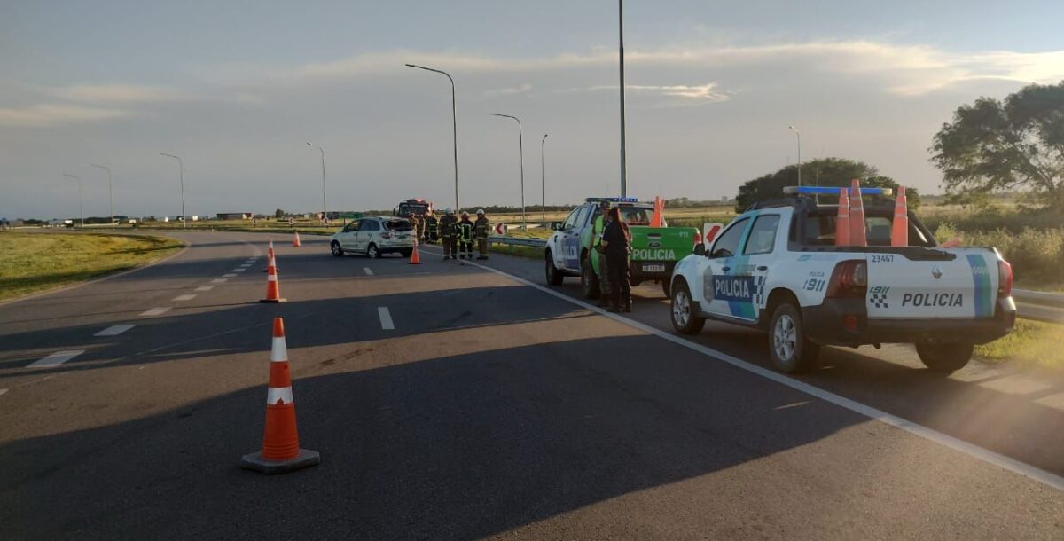 Dos adultos de 86 y 87 años sobrevivieron a un vuelco en ruta 56