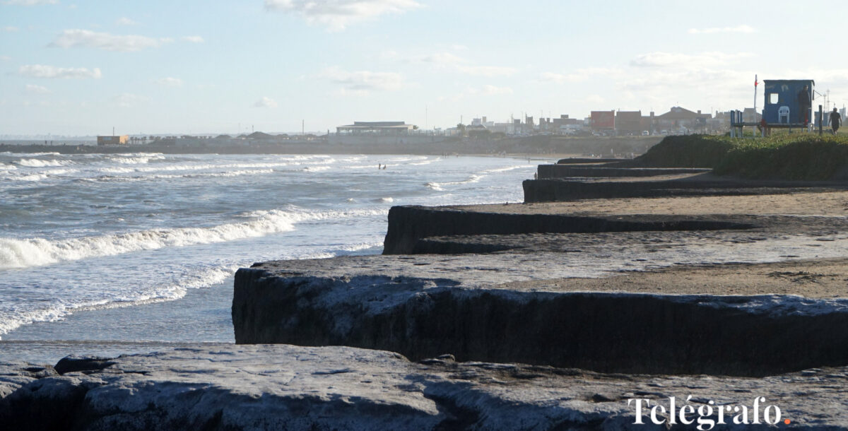 Advierten sobre el riesgo de derrumbe en playas de Camet Norte tras la sudestada